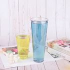 Las tazas frías disponibles de la bebida del animal doméstico con el jugo transparente de las tapas ahuecan los Smoothies