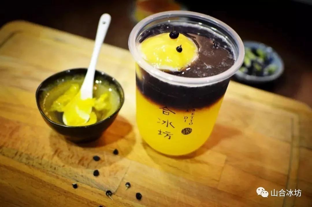 Forma disponible de lujo de las tazas de café del borde 90m m de la tapa U con el vino del café del yogur del logotipo