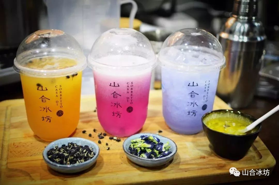 Forma disponible de lujo de las tazas de café del borde 90m m de la tapa U con el vino del café del yogur del logotipo
